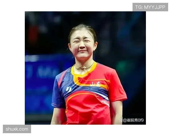 陈梦笑得像邻家女孩,随手背的那个包价码把我当场怀疑人生 陈梦笑得像邻家女孩,随手背的那个包价码把我当场怀疑人生